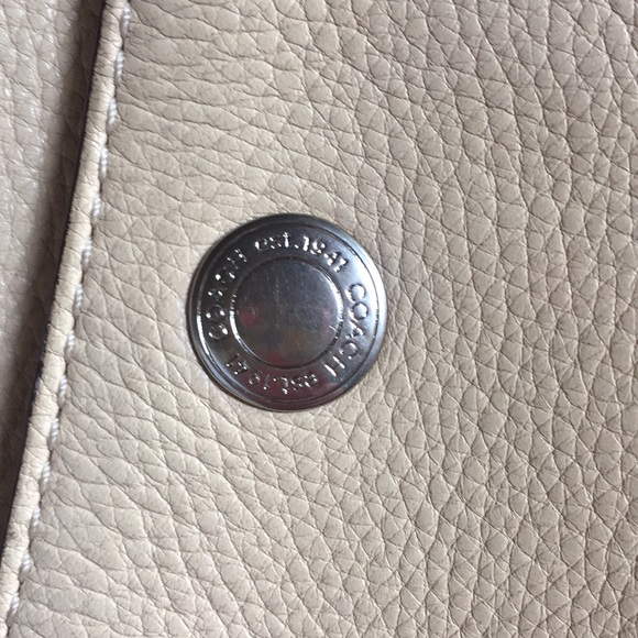 Coach Cream Shoulder Bag - Picture 8 of 11